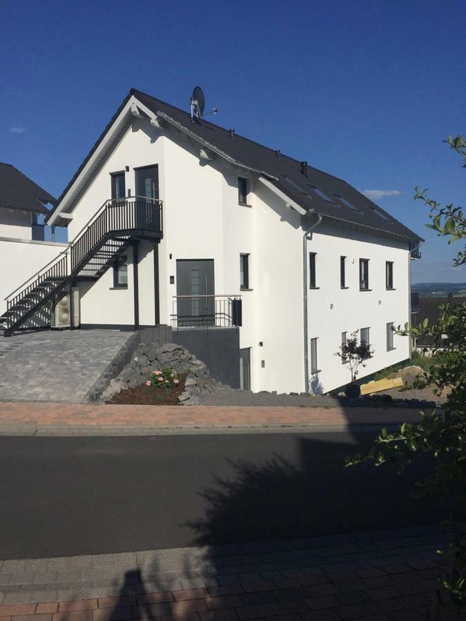 Ferienwohnungen Pellenzblick - Wohnen Auf Zeit - Nickenich Exterior photo
