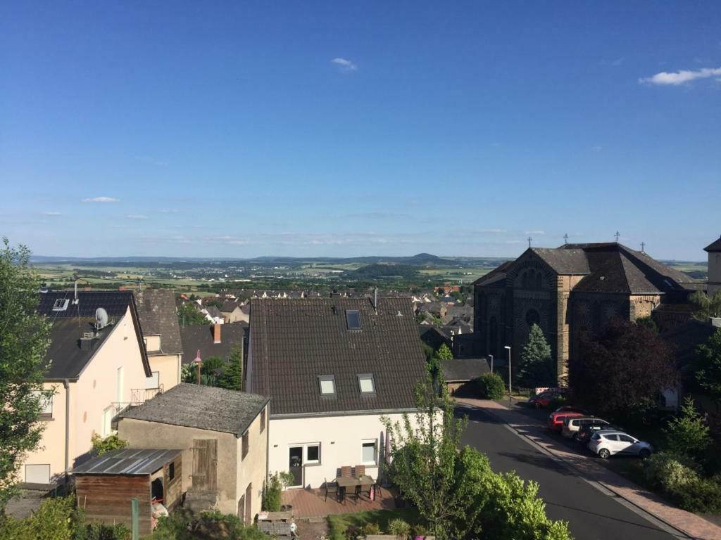 Ferienwohnungen Pellenzblick - Wohnen Auf Zeit - Nickenich Exterior photo